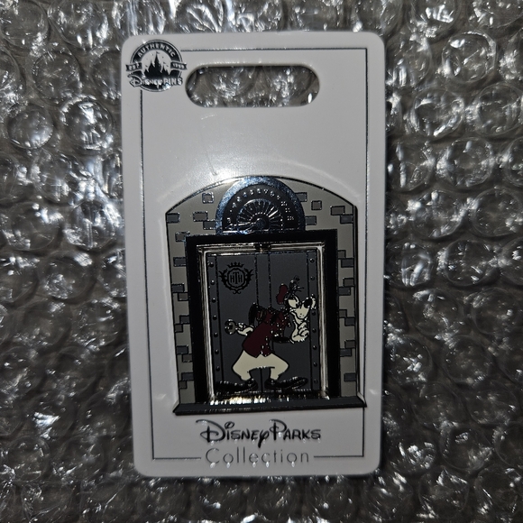 Disney Pin - Spinner Tower of Terror - Donald & Goofy in Uniforms - BNWT - Picture 3 of 3